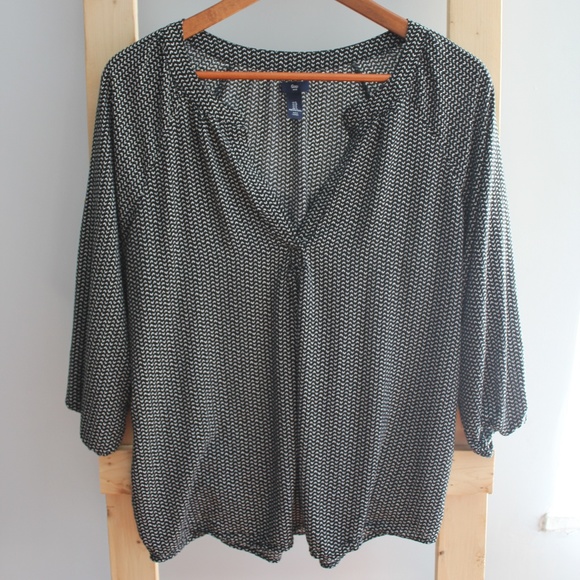GAP Tops - Gap V-Neck Print Blouse GAP Tops - Gap V-Neck Print Blouse